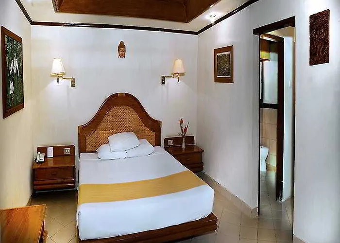 ريسباتي بيتش 3* سانور